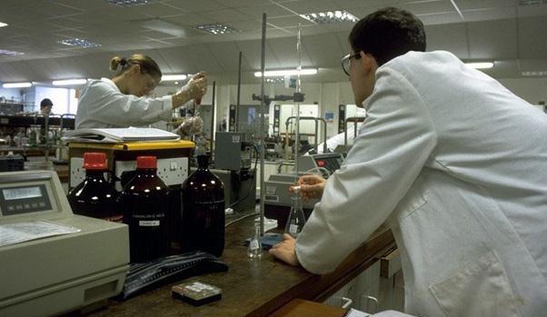 two scientists experimenting in a labratory