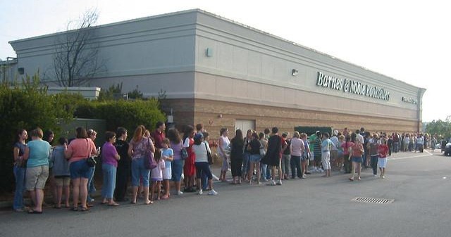 line in front of bookstore